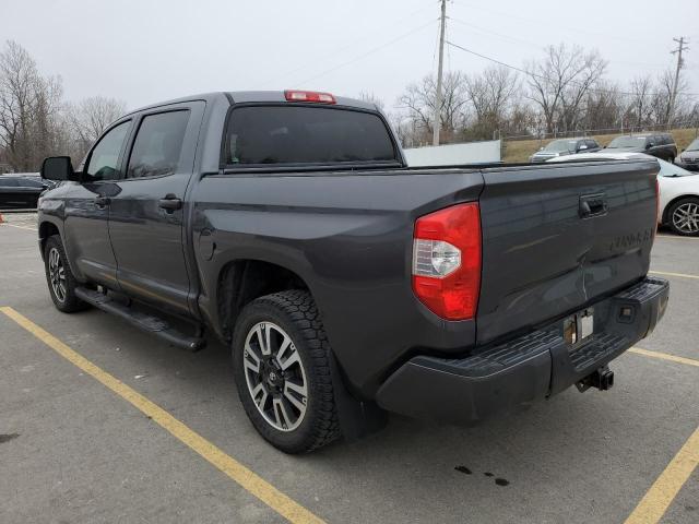 5TFDW5F16JX742943 - 2018 TOYOTA TUNDRA CREWMAX SR5 GRAY photo 2