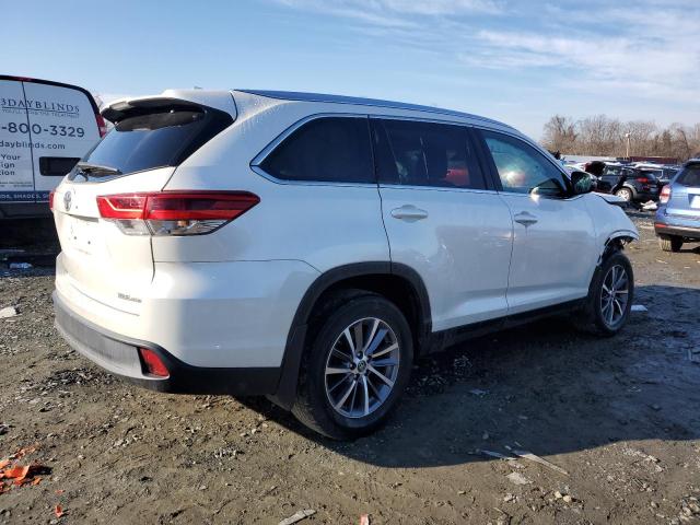 5TDJZRFH9KS574446 - 2019 TOYOTA HIGHLANDER SE WHITE photo 3