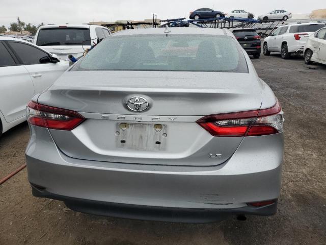 4T1C11AK9NU656418 - 2022 TOYOTA CAMRY LE SILVER photo 6