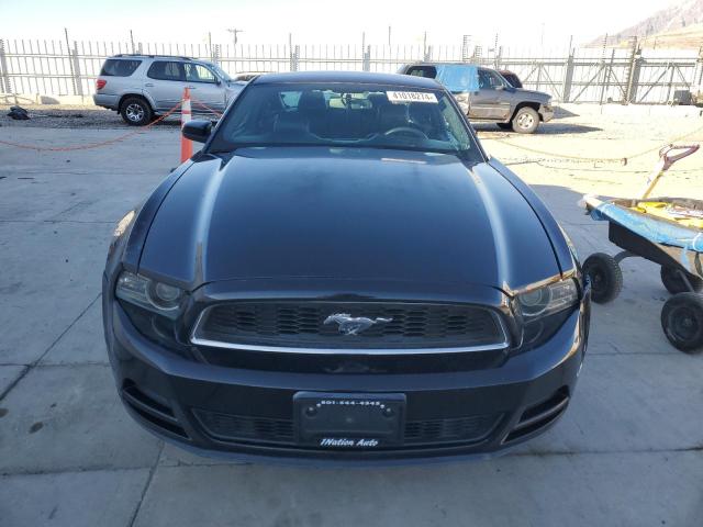 1ZVBP8AM1E5311674 - 2014 FORD MUSTANG BLACK photo 5