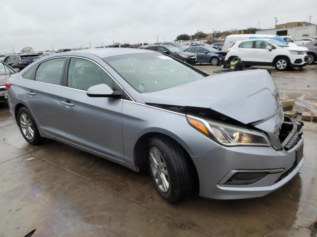 5NPE24AF0HH531000 - 2017 HYUNDAI SONATA SE SILVER photo 4