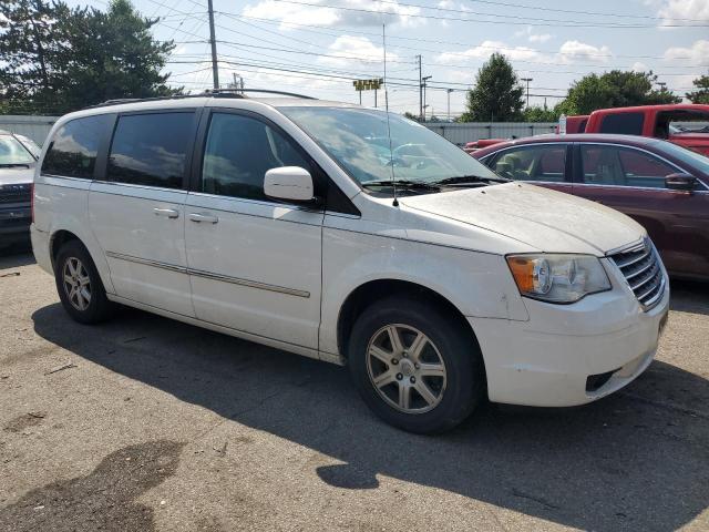 2A4RR5DX3AR142152 - 2010 CHRYSLER TOWN AND C TOURING WHITE photo 4