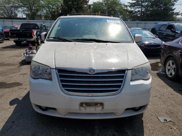 2A4RR5DX3AR142152 - 2010 CHRYSLER TOWN AND C TOURING WHITE photo 5