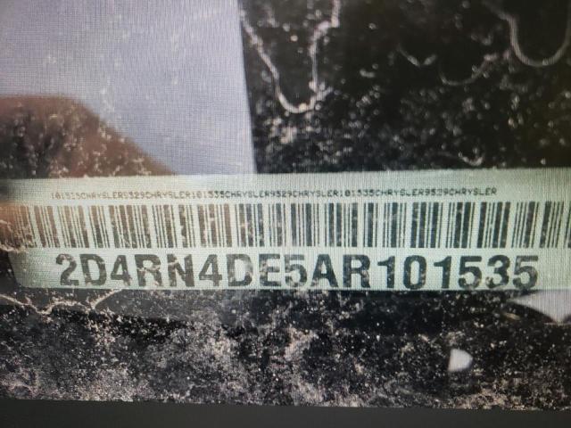 2D4RN4DE5AR101535 - 2010 DODGE GRAND CARA SE SILVER photo 14