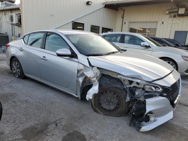 1N4BL4BV2KC137075 - 2019 NISSAN ALTIMA S SILVER photo 4