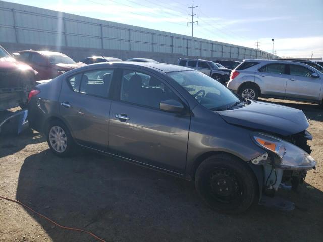 3N1CN7APXHL846107 - 2017 NISSAN VERSA S GRAY photo 4