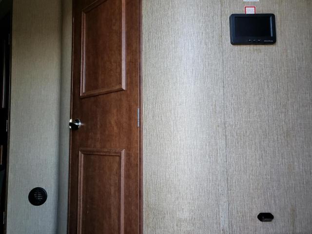 4YDT32620JB450260 - 2018 KEYSTONE OUTBACK BEIGE photo 8