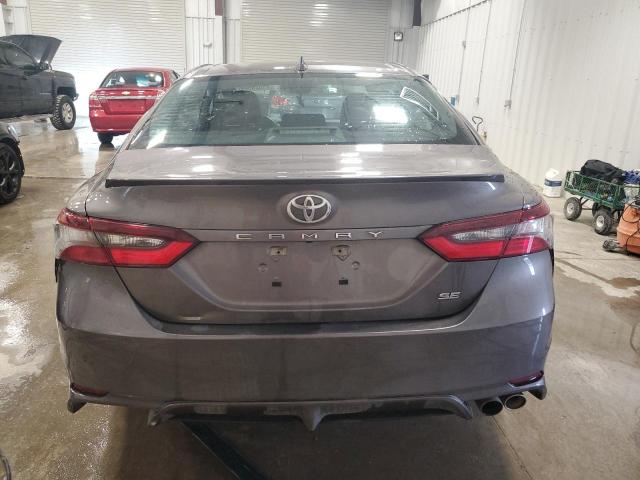 4T1G11AK3NU674673 - 2022 TOYOTA CAMRY SE GRAY photo 6