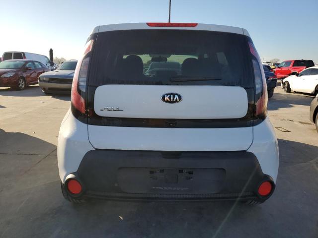 KNDJN2A24F7774463 - 2015 KIA SOUL WHITE photo 6