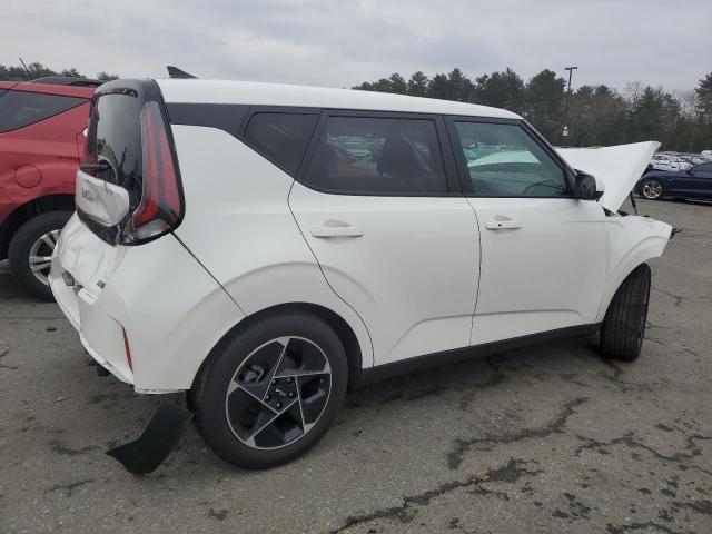 KNDJ33AU2P7886841 - 2023 KIA SOUL EX WHITE photo 3