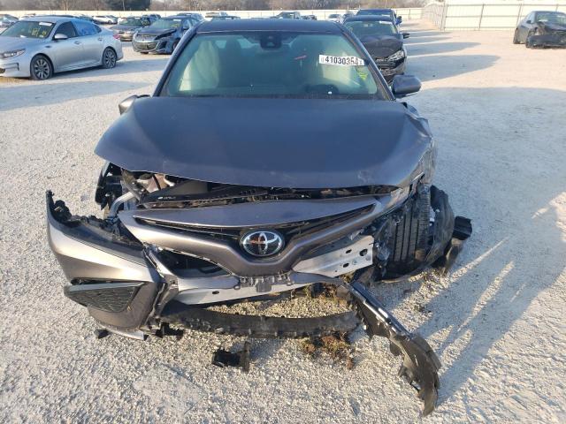 4T1G11AKXRU864296 - 2024 TOYOTA CAMRY SE NIGHT SHADE GRAY photo 5