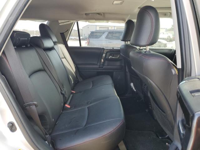 JTEBU5JR2J5554051 - 2018 TOYOTA 4RUNNER SR5/SR5 PREMIUM 银色 照片 10