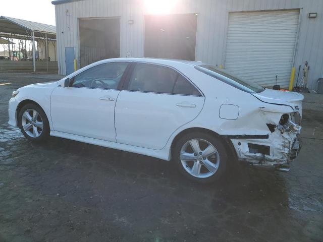 4T1BF3EK4BU721125 - 2011 TOYOTA CAMRY BASE WHITE photo 2