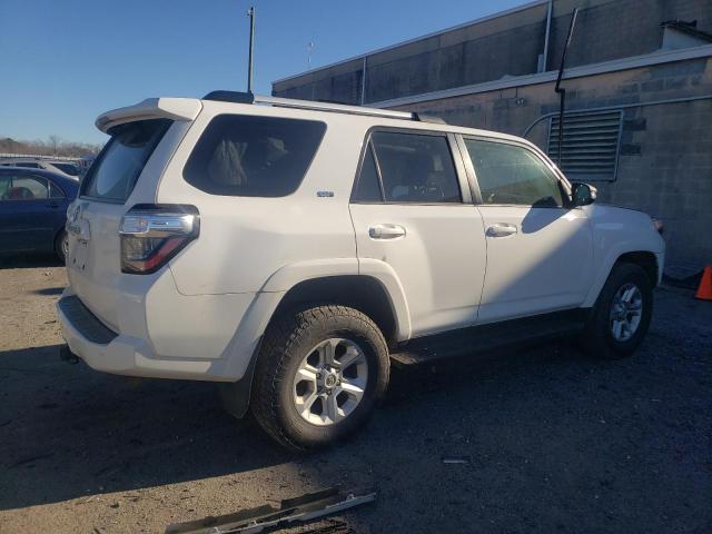 JTEBU5JR7K5640294 - 2019 TOYOTA 4RUNNER SR5 WHITE photo 3