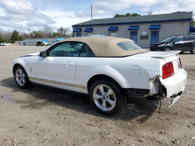 1ZVFT84N175269799 - 2007 FORD MUSTANG WHITE photo 2