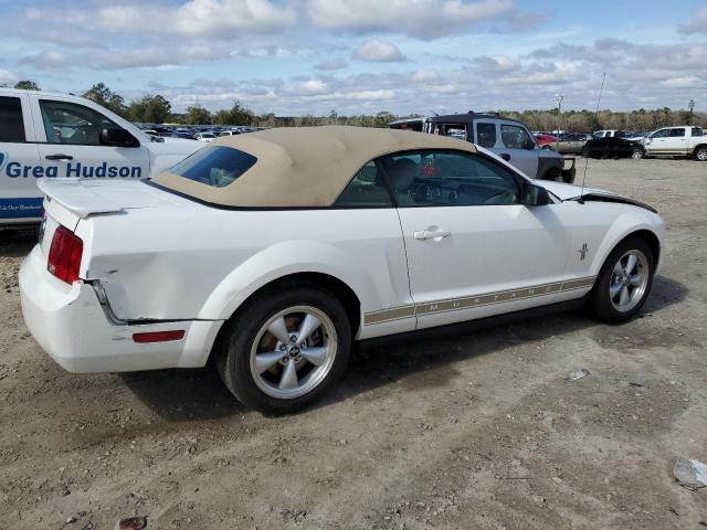 1ZVFT84N175269799 - 2007 FORD MUSTANG WHITE photo 3