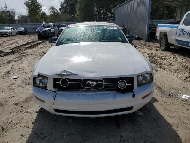 1ZVFT84N175269799 - 2007 FORD MUSTANG WHITE photo 5