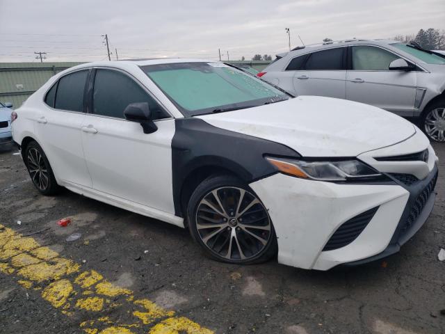 4T1B11HK0JU017842 - 2018 TOYOTA CAMRY L WHITE photo 4