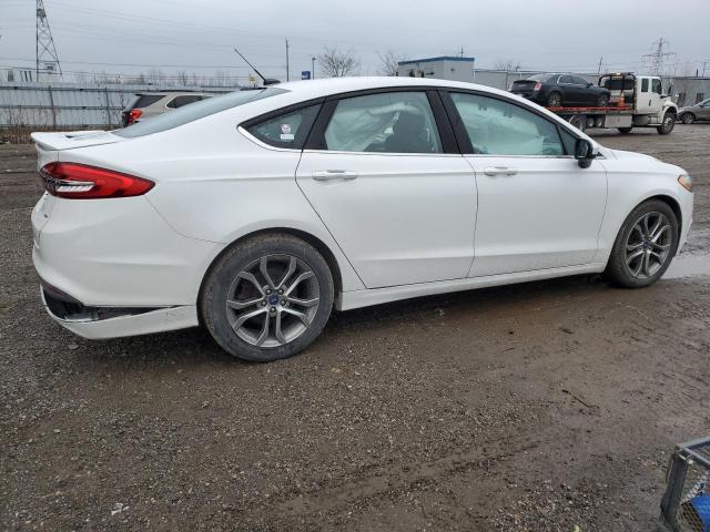 3FA6P0H72HR239137 - 2017 FORD FUSION SE WHITE photo 3