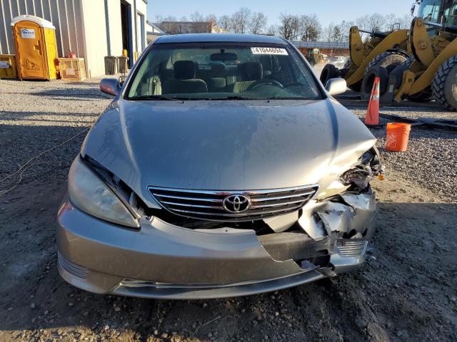 4T1BF32K45U597298 - 2005 TOYOTA CAMRY LE SILVER photo 5