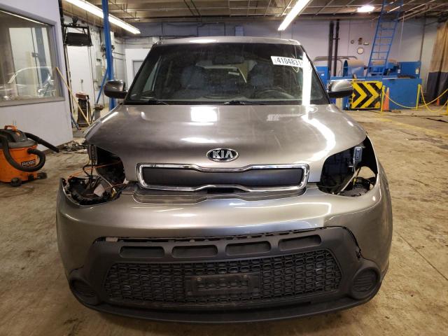 KNDJN2A27F7120248 - 2015 KIA SOUL GRAY photo 5