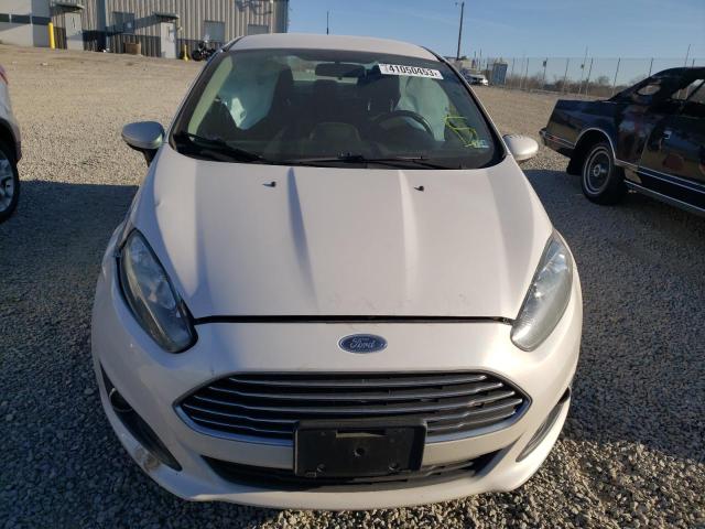 3FADP4BJ5GM158213 - 2016 FORD FIESTA SE WHITE photo 5