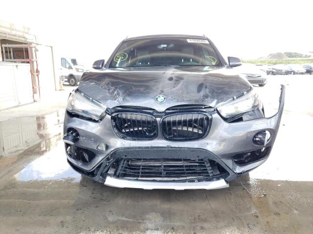 WBXHU7C3XJ3H43258 - 2018 BMW X1 SDRIVE28I GRAY photo 5