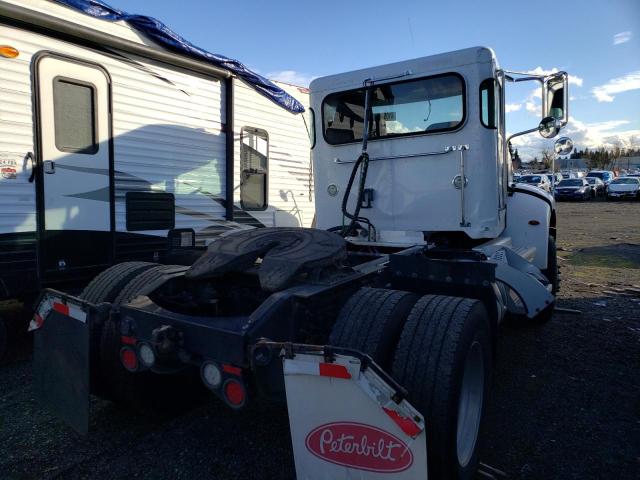 2XP2AJ7X1KM632332 - 2019 PETERBILT 337 WHITE photo 4