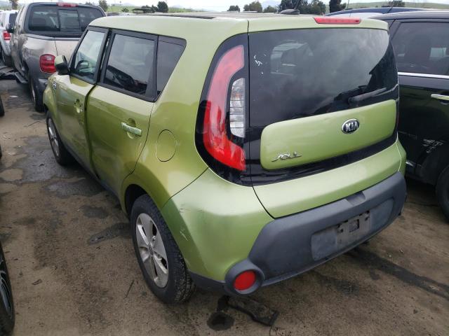 KNDJN2A29F7789413 - 2015 KIA SOUL GREEN photo 2