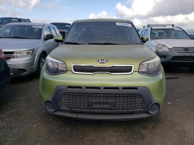 KNDJN2A29F7789413 - 2015 KIA SOUL GREEN photo 5