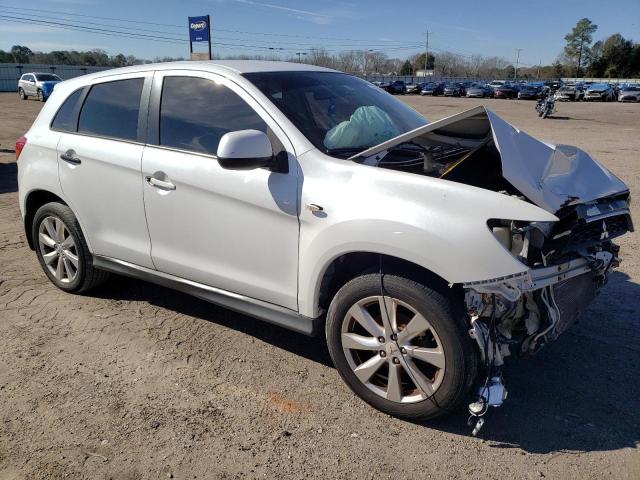 4A4AP3AU0DE003100 - 2013 MITSUBISHI OUTLANDER ES WHITE photo 4