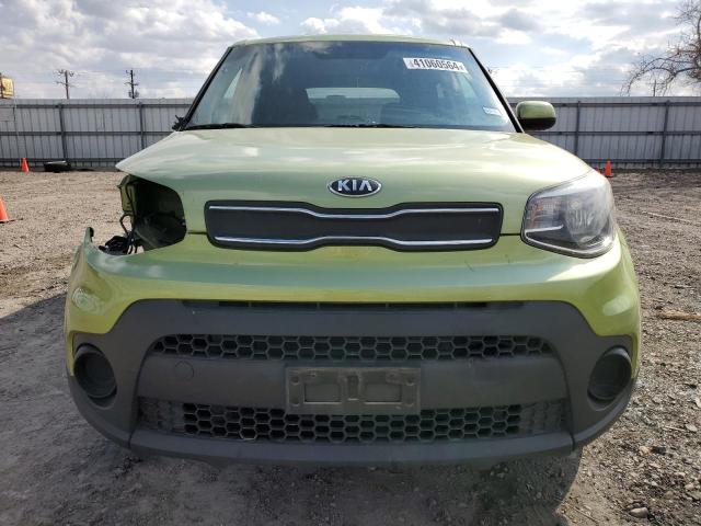 KNDJN2A21H7883157 - 2017 KIA SOUL GREEN photo 5