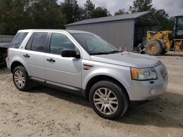 SALFP24N58H011167 - 2008 LAND ROVER LR2 SE SILVER photo 4