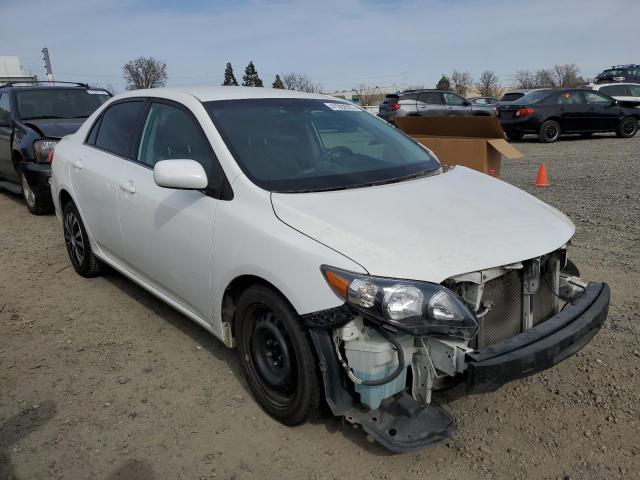 5YFBU4EE5DP095997 - 2013 TOYOTA COROLLA BASE WHITE photo 4