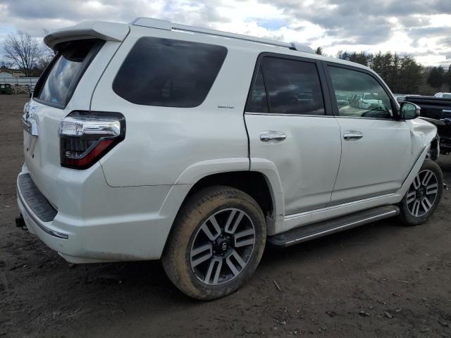 JTEBU5JR8J5555561 - 2018 TOYOTA 4RUNNER SR5/SR5 PREMIUM WHITE photo 3