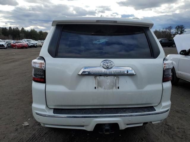 JTEBU5JR8J5555561 - 2018 TOYOTA 4RUNNER SR5/SR5 PREMIUM WHITE photo 6