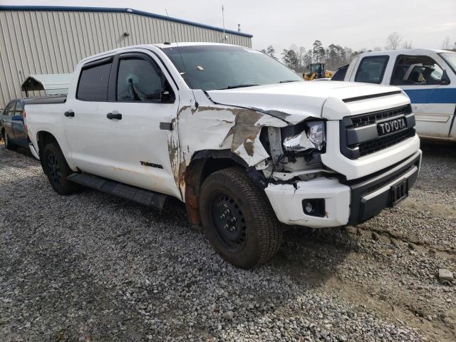 5TFDW5F13HX601449 - 2017 TOYOTA TUNDRA CREWMAX SR5 WHITE photo 4