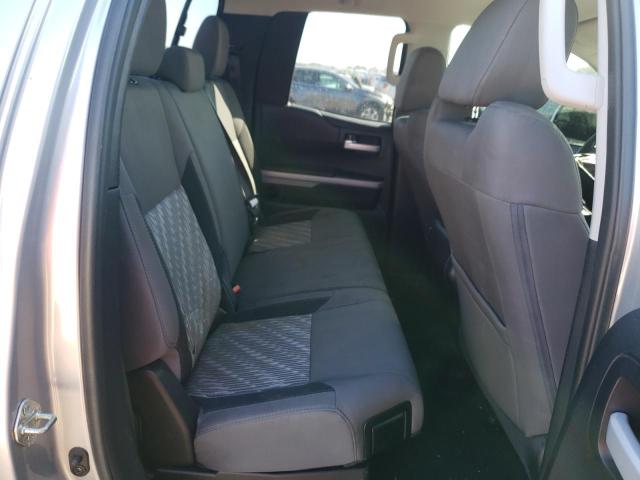 5TFRM5F12JX123266 - 2018 TOYOTA TUNDRA DOUBLE CAB SR/SR5 SILVER photo 10