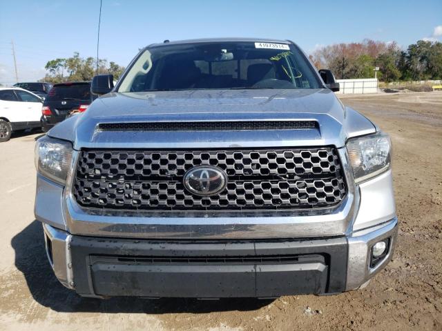 5TFRM5F12JX123266 - 2018 TOYOTA TUNDRA DOUBLE CAB SR/SR5 SILVER photo 5