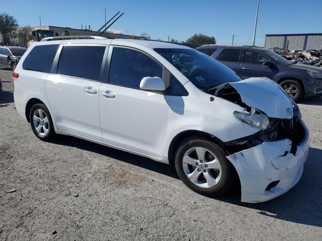 5TDKK3DC8ES458799 - 2014 TOYOTA SIENNA LE WHITE photo 4