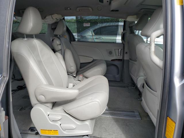 5TDYK3DCXDS292102 - 2013 TOYOTA SIENNA XLE SILVER photo 11