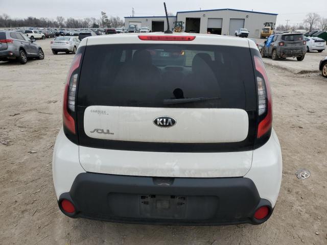 KNDJN2A25G7847793 - 2016 KIA SOUL WHITE photo 6