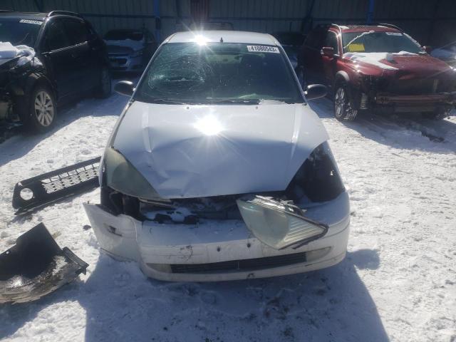 1FAFP38362W135639 - 2002 FORD FOCUS ZTS WHITE photo 5