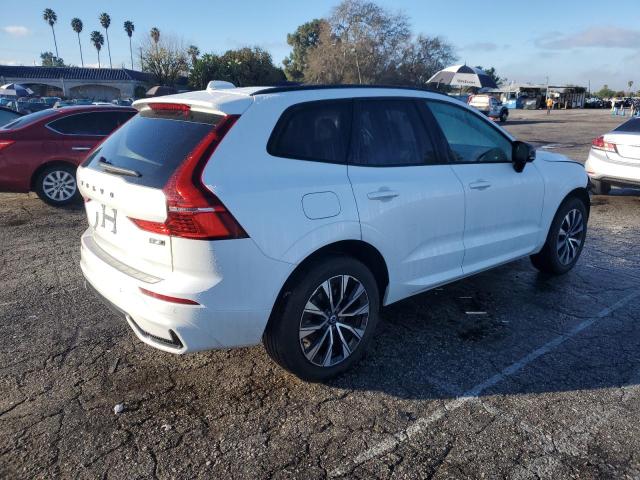 YV4L12RK2R1739658 - 2024 VOLVO XC60 CORE WHITE photo 3