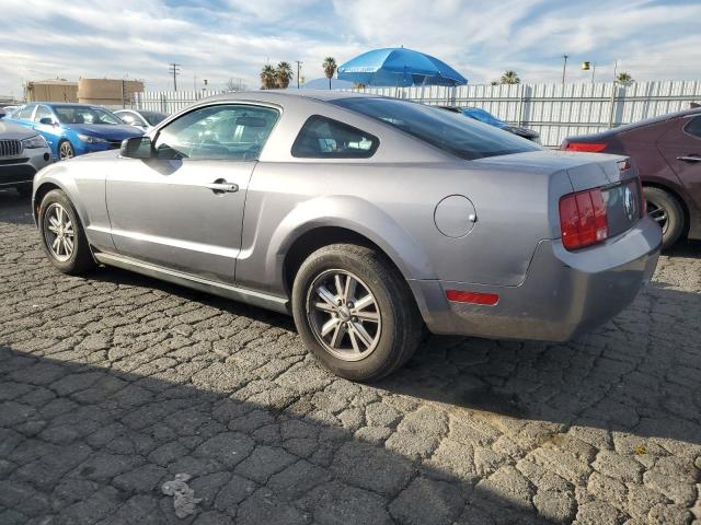 1ZVFT80NX75289703 - 2007 FORD MUSTANG GRAY photo 2