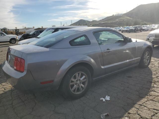 1ZVFT80NX75289703 - 2007 FORD MUSTANG GRAY photo 3