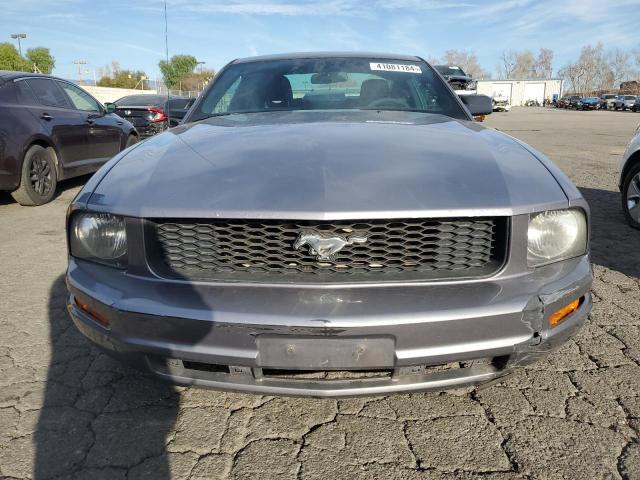 1ZVFT80NX75289703 - 2007 FORD MUSTANG GRAY photo 5