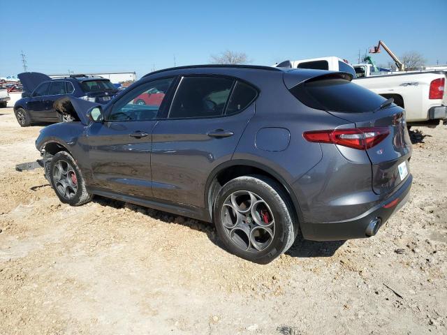 ZASFAKPN7J7B93901 - 2018 ALFA ROMEO STELVIO SPORT Grau Foto 2