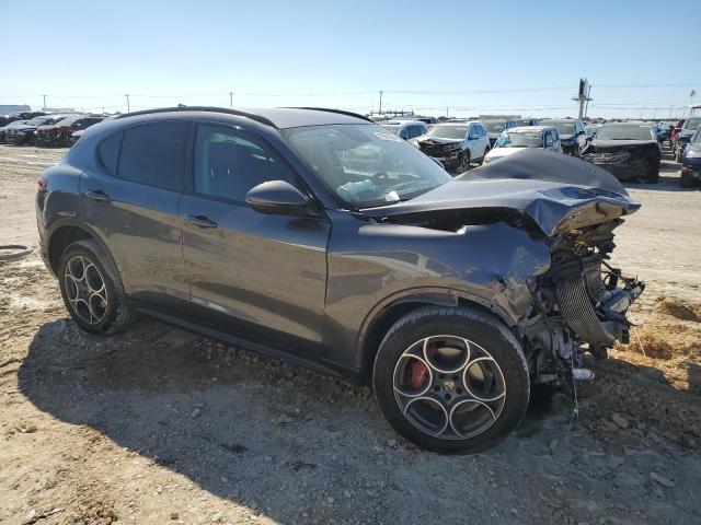 ZASFAKPN7J7B93901 - 2018 ALFA ROMEO STELVIO SPORT Grau Foto 4