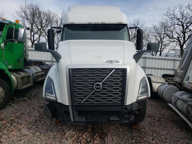 4V4NC9EH1KN219768 - 2019 VOLVO VN VNL WHITE photo 9